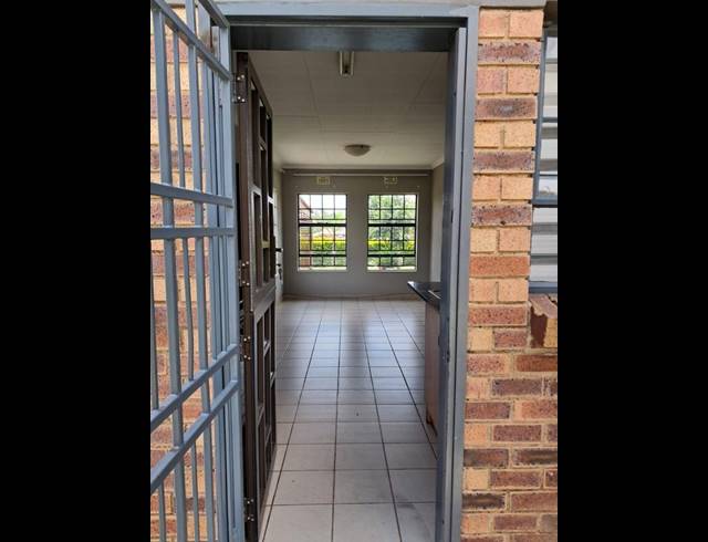 3 BEDROOM HOUSE FOR SALE IN CLAYVILLE